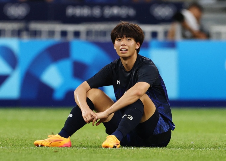 乐鱼体育官方网站-高井幸大热刺初体验：翻译随身+累瘫草地，英超强度已经初露峥嵘!