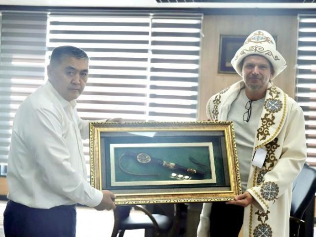 1719343719383019687.jpg 乐鱼官网-世预赛18强中两强换帅 一人或成国足潜在对手