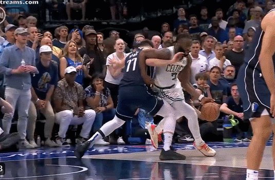 乐鱼体育-东契奇生死时刻场边看戏 重压之下 基德真晕了