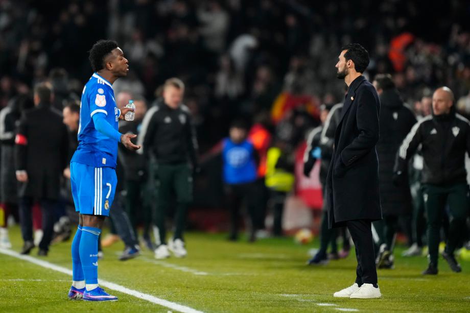 乐鱼官网-国王杯-皇马2-3遭西乙队阿尔瓦塞特补时绝杀无缘8强