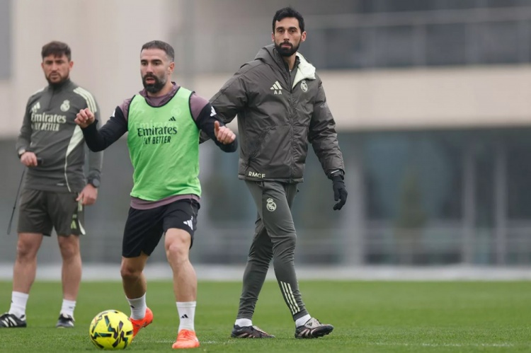 乐鱼体育-皇马官方晒训练照:姆巴佩、卡雷拉斯、库尔图瓦均在列