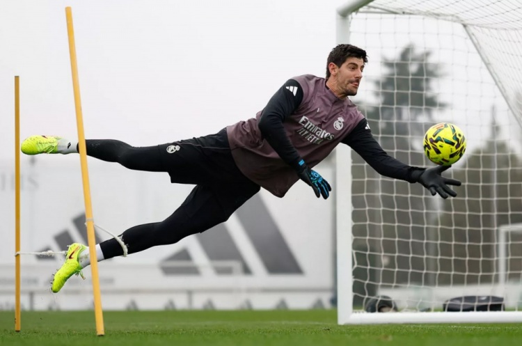 乐鱼体育-皇马官方晒训练照:姆巴佩、卡雷拉斯、库尔图瓦均在列