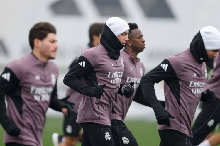 乐鱼体育-皇马官方晒训练照:姆巴佩、卡雷拉斯、库尔图瓦均在列