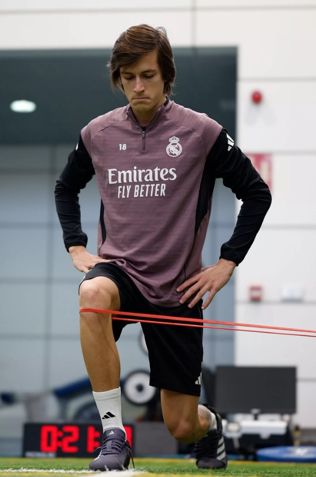 乐鱼体育-皇马官方晒训练照:姆巴佩、卡雷拉斯、库尔图瓦均在列