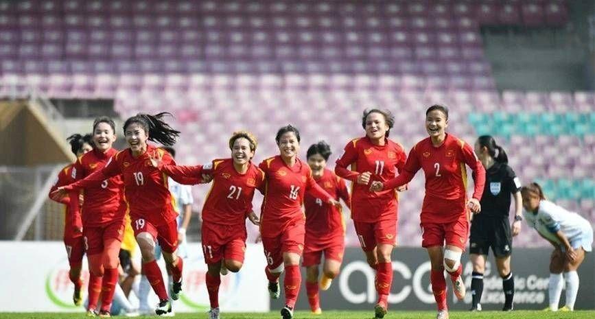 乐鱼体育官方网站-2-1！女足亚洲杯首场绝杀诞生，最新晋级形势：中国队争头名难了